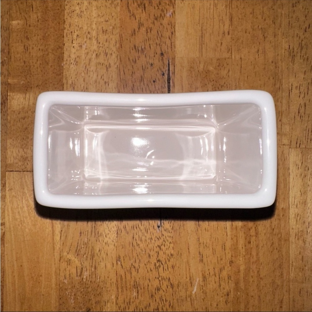 Rae Dunn LIVE, LOVE, TEACH Red Apple Ceramic Rectangle Pen Container BRAND NEW! - Picture 2 of 3